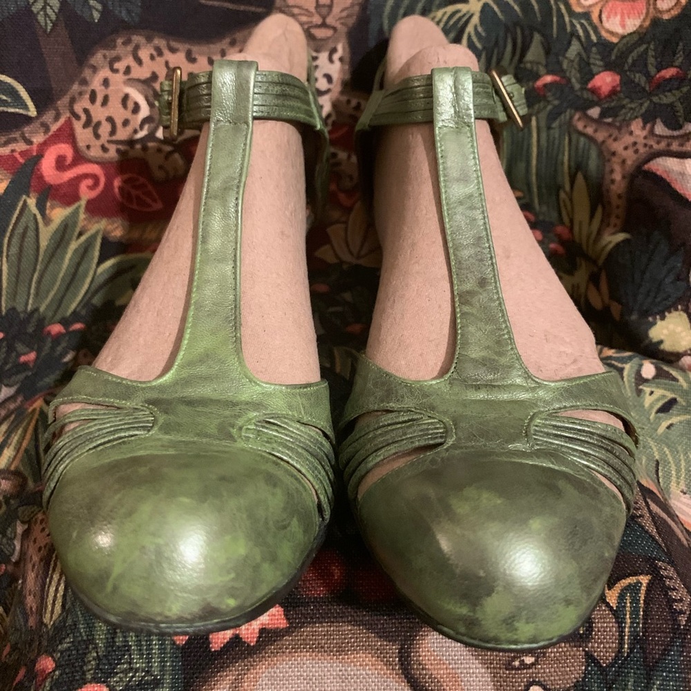 BCBGirls metallic green heels - Picture 9 of 14